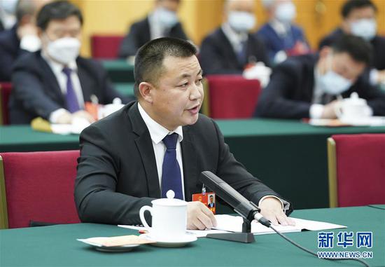  5月24日，全國人大代表張文喜參加湖北代表團的審議并發(fā)言。新華社記者 黃敬文 攝